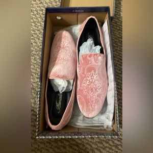 Amali men’s pink Velvet prom shoes worn once